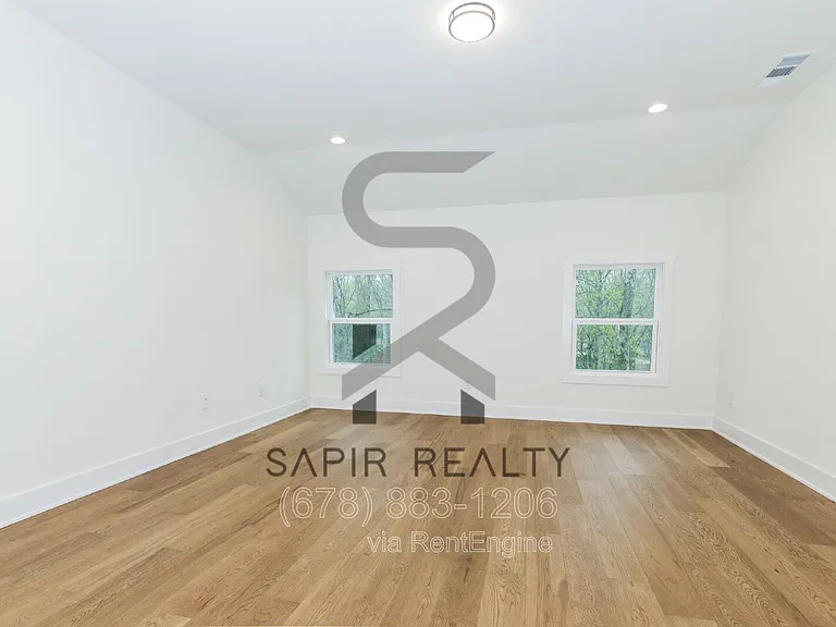 3374 Lee Dr — Photo 9
