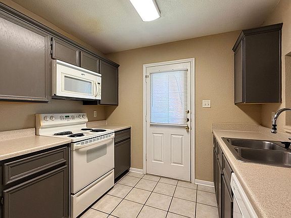 3rd image of 3804 Littleleaf Ct Unit A-b