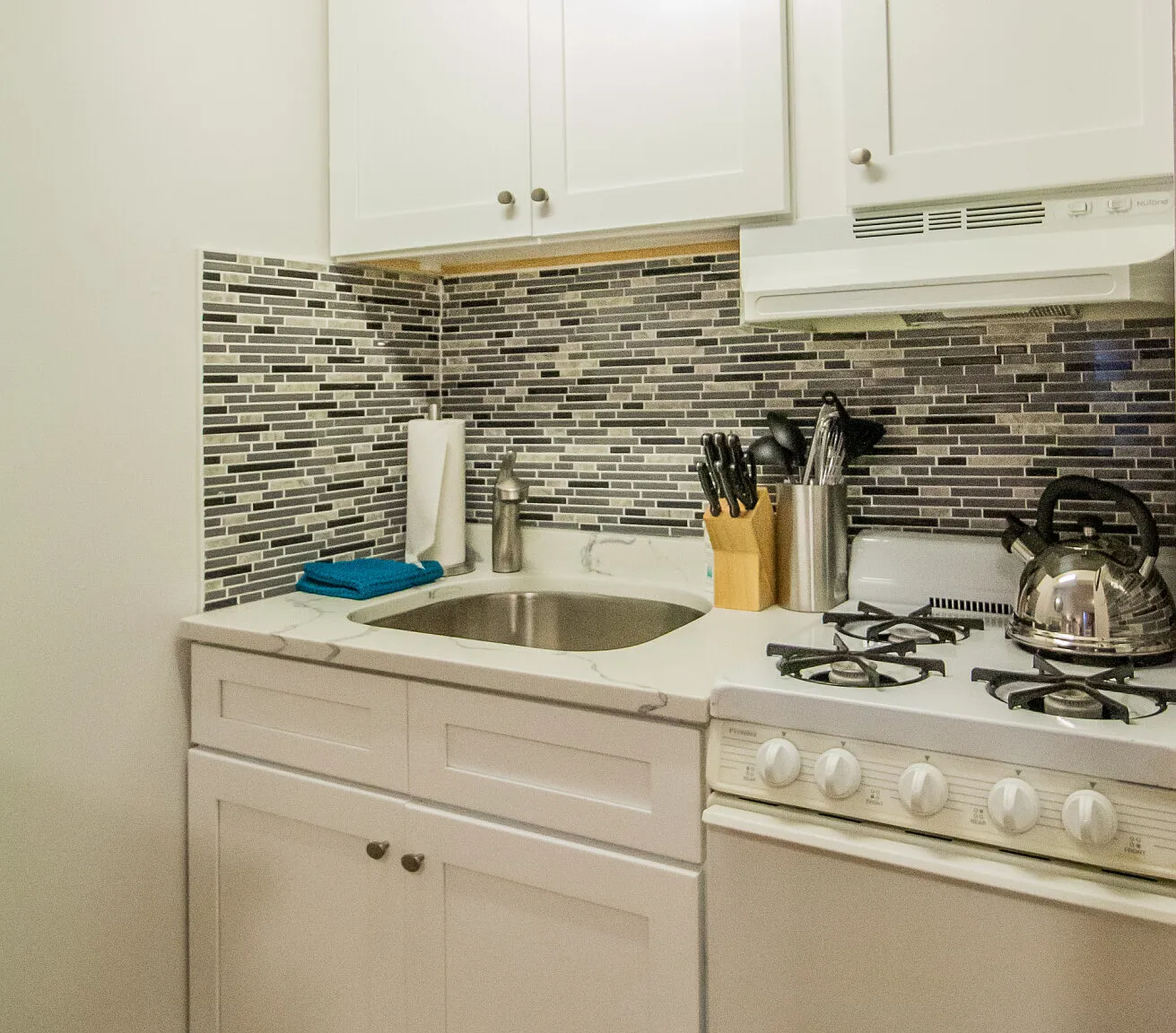 Studio, 1.0 bath, 450 sqft, $3,990 — Photo 2