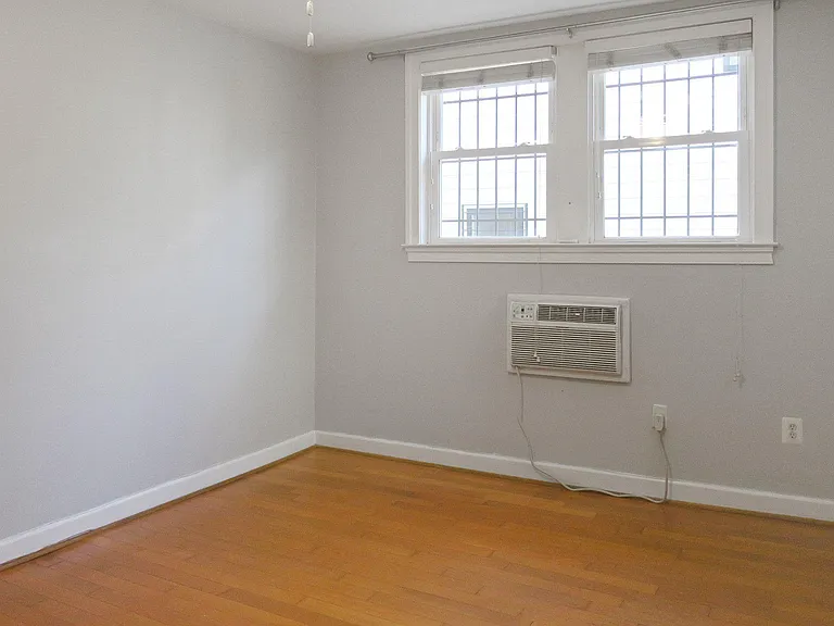 1815 A St SE #101 — Photo 14