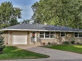 3069 Wilder St N, Roseville, MN 55113
