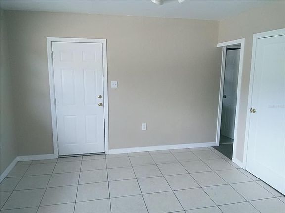 4th image of 986 22nd Ave S #2