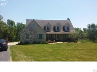 8100 Runyan Lake Rd, Fenton, MI 48430