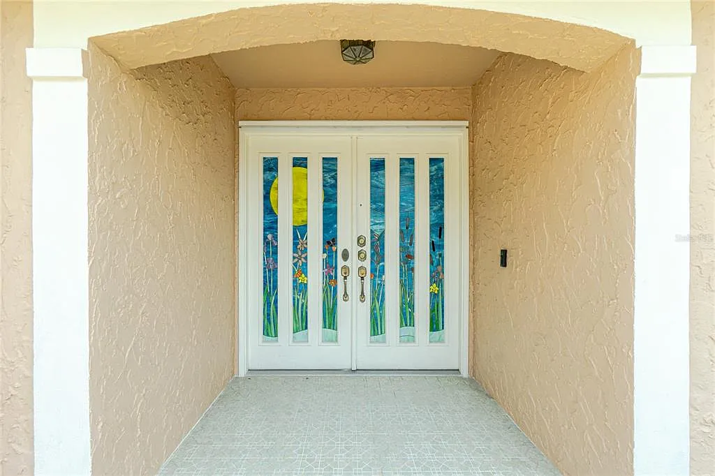 3 bed, 2.0 bath, 2810 sqft, $4,800 — Photo 2