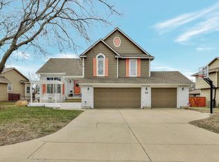 1555 S Creekside Ln, Wichita, KS 67230