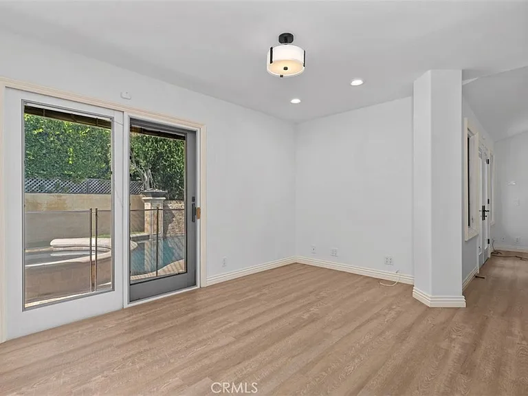 600 Cliff Dr — Photo 30