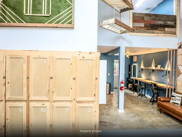 2424 Lombard St — Photo 12