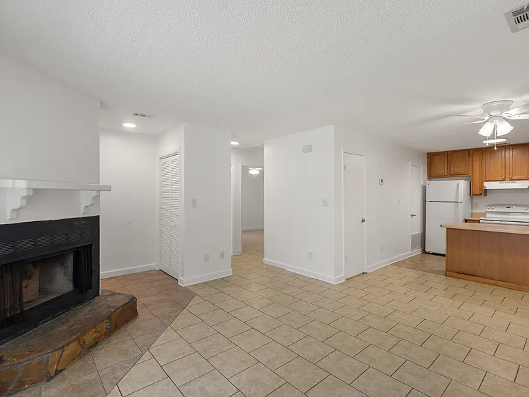 6346 W Fairfield Dr — Photo 3