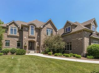 193 Mooregate Trl, Hawthorn Woods, IL 60047