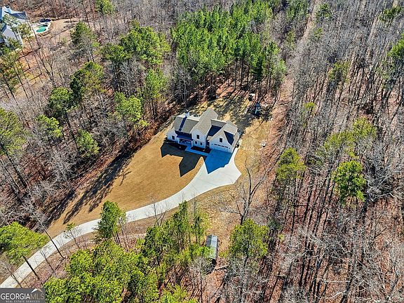 3rd image of 850 Land Rd