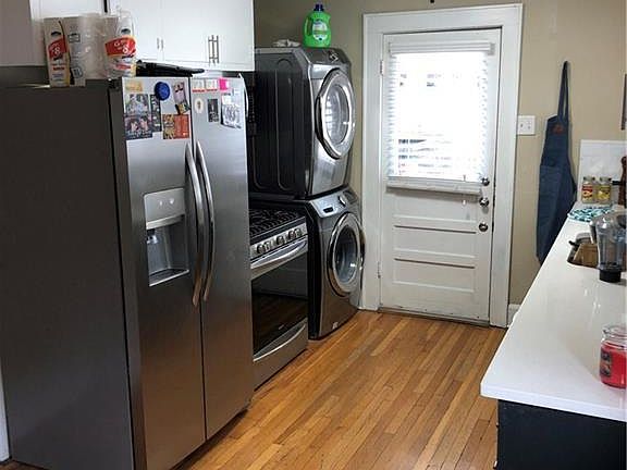 4th image of 207 1/2 W 39th St #B