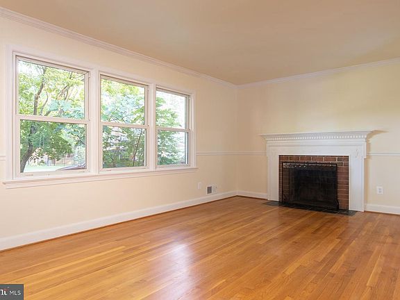 5th image of 2218 Traies Ct