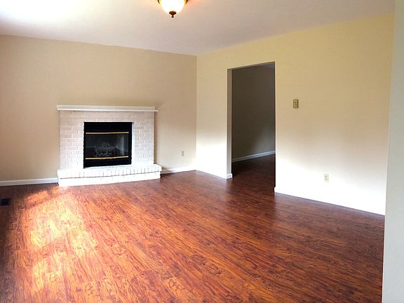 3rd image of 23 Hidden Hills Dr