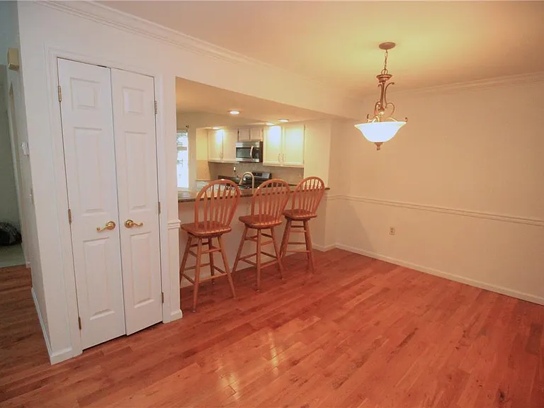 106 Founders Ct — Photo 31