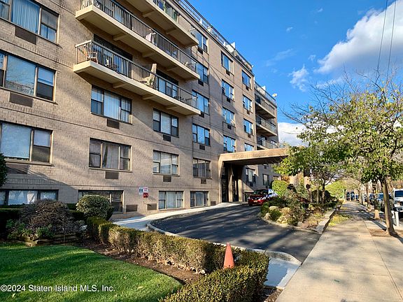 2nd image of 175 Zoe St APT 5I