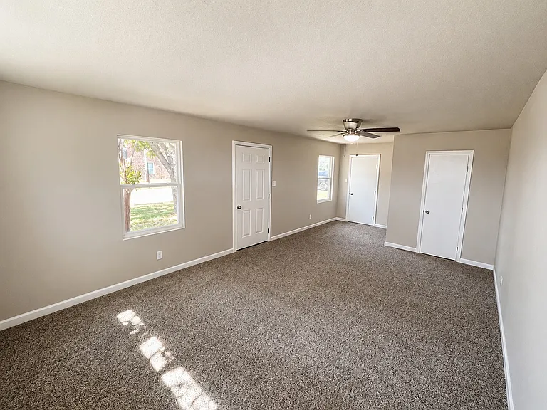 409 Jefferson Ave — Photo 14