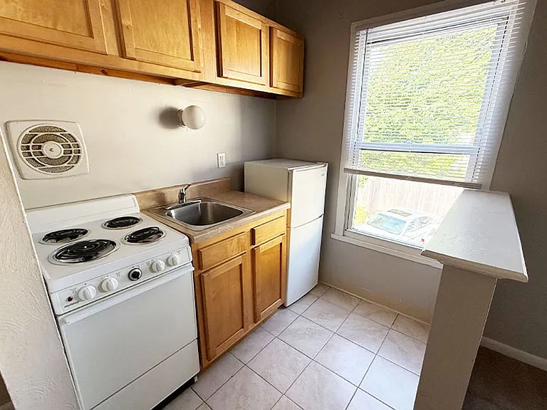 3419 Telford St — Photo 4