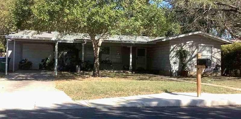 1st image of 219 Middlebury Dr