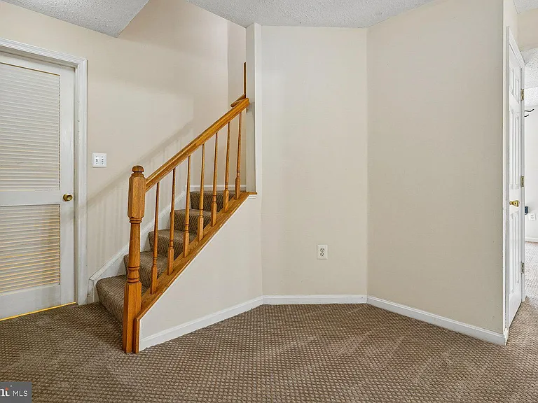 14677 Cloverdale Rd — Photo 53