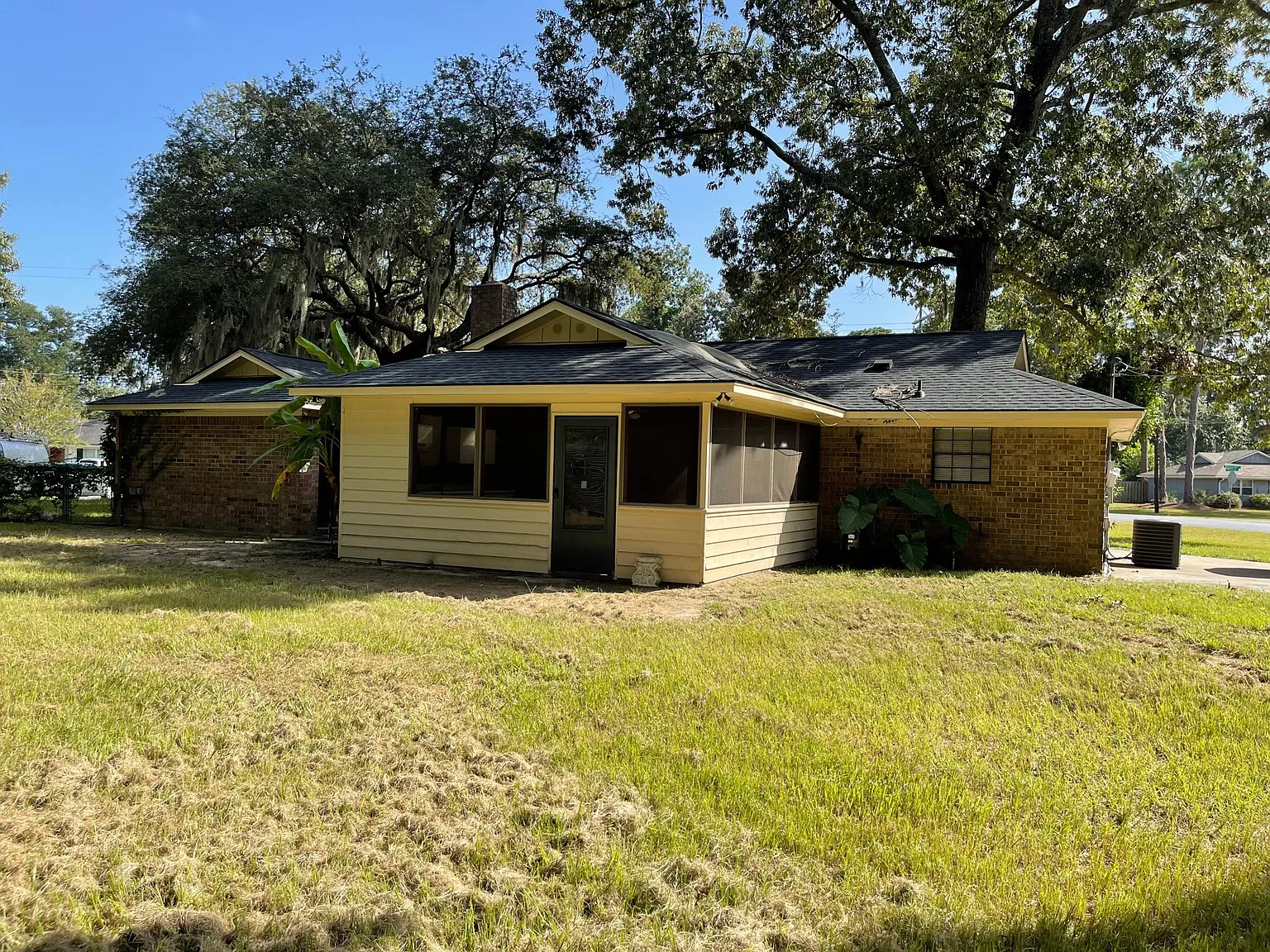 1502 Whitfield Park Cir — Photo 3