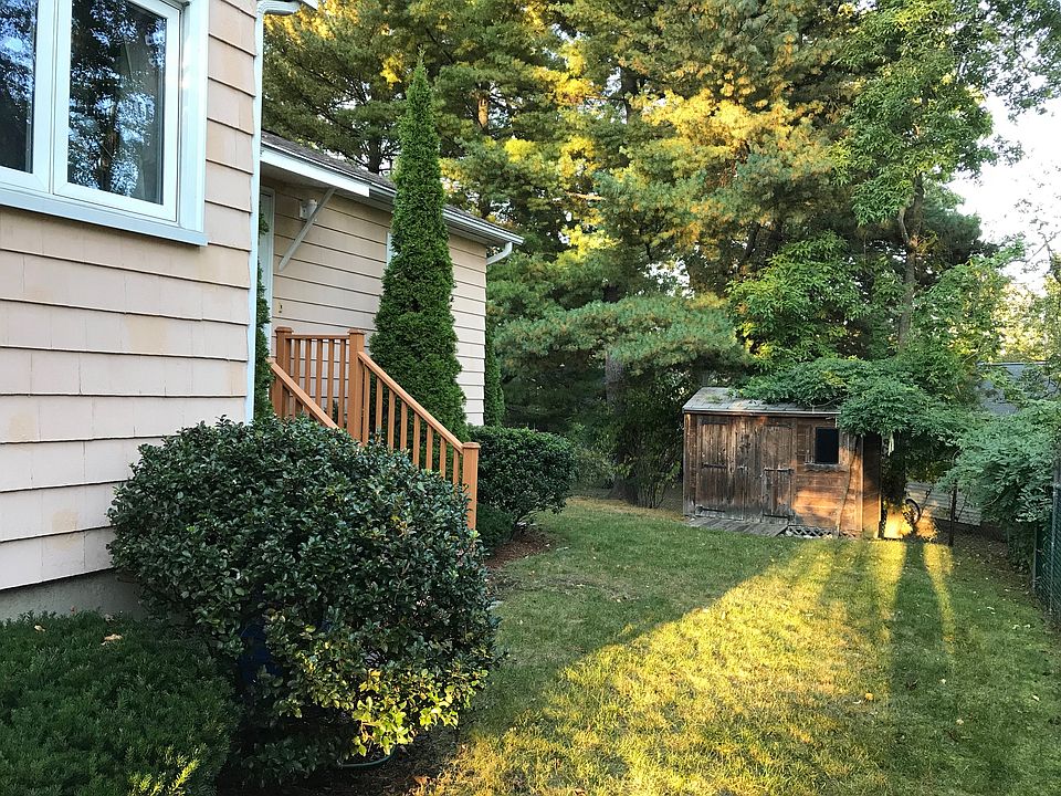 2nd image of 28 Park Dr