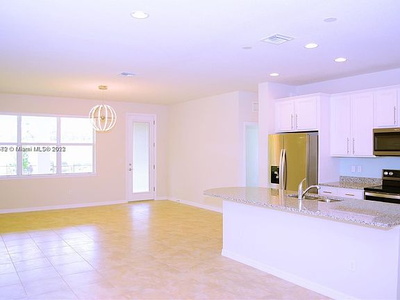 2nd image of 1000 Banyan Dr