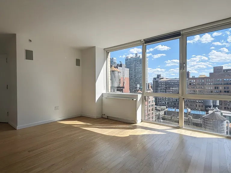 350 W 37th St #21A — Photo 3