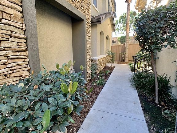 4th image of 425 S Meadowbrook Dr S #116