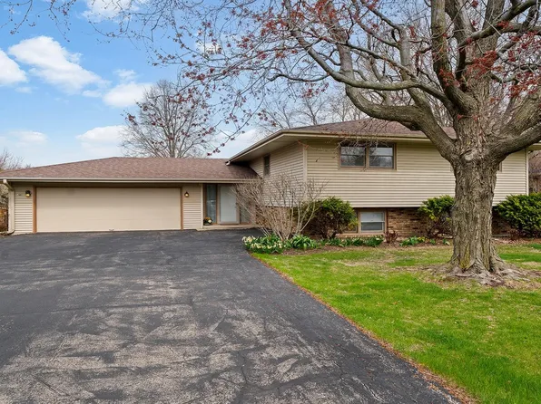 8110 Cloverdale Ln, Rockford, IL 61107
