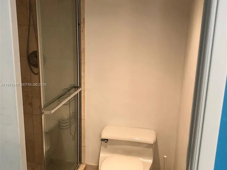 3600 Mystic Pointe Dr #815 — Photo 12