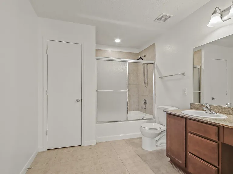 1223 Grassy View Dr — Photo 12