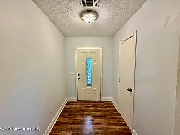 4th image of 62 Freehill Ct