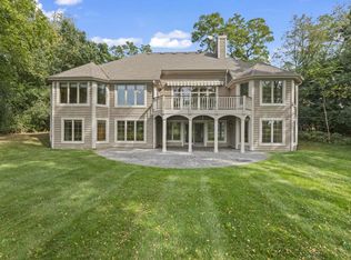 1241 N Laurel Ln, Oconomowoc, WI 53066
