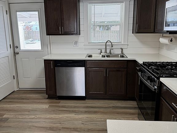 3rd image of 378 Jennings Ave