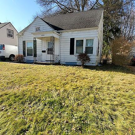 2nd image of 2364 Parkview Dr
