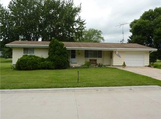 1514 Rainbow Dr, Belle Plaine, IA 52208