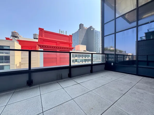 260 Gold Street image 3 of 28