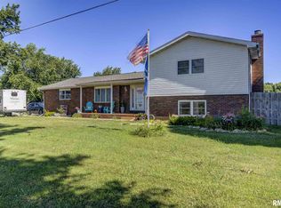 120 Crowder Ave, Tovey, IL 62570