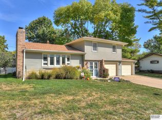 201 Lorraine Dr, Bellevue, NE 68005