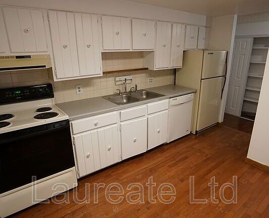 2nd image of 1008 N Corona St APT 206