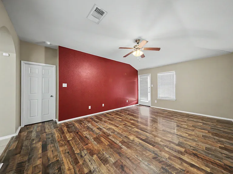 4907 Bayer Hollow Dr — Photo 11