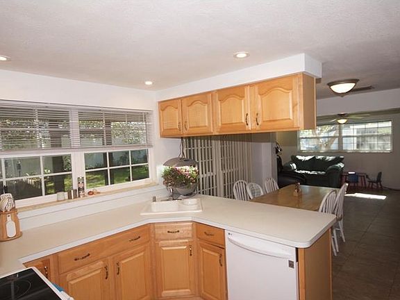 5th image of 6817 Dickinson Ct