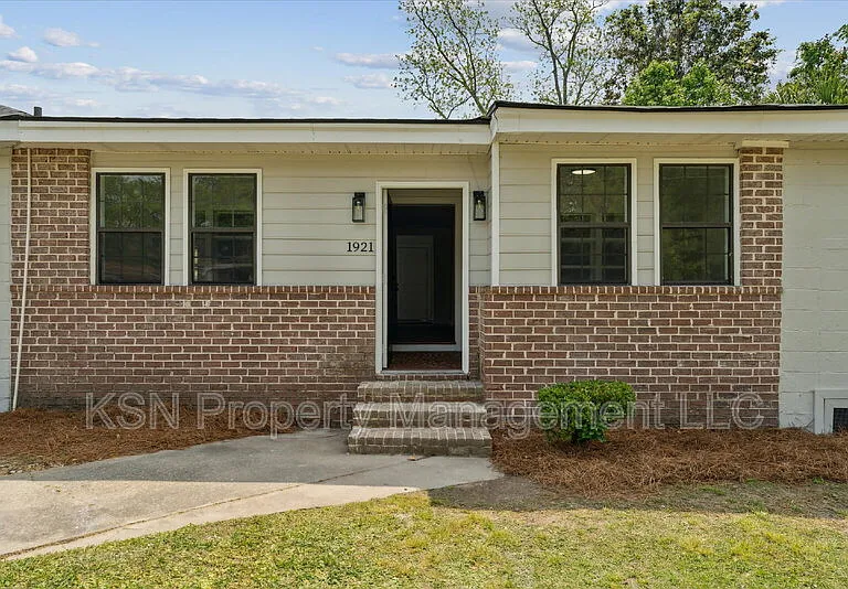 1921 Fitzgerald St — Photo 2