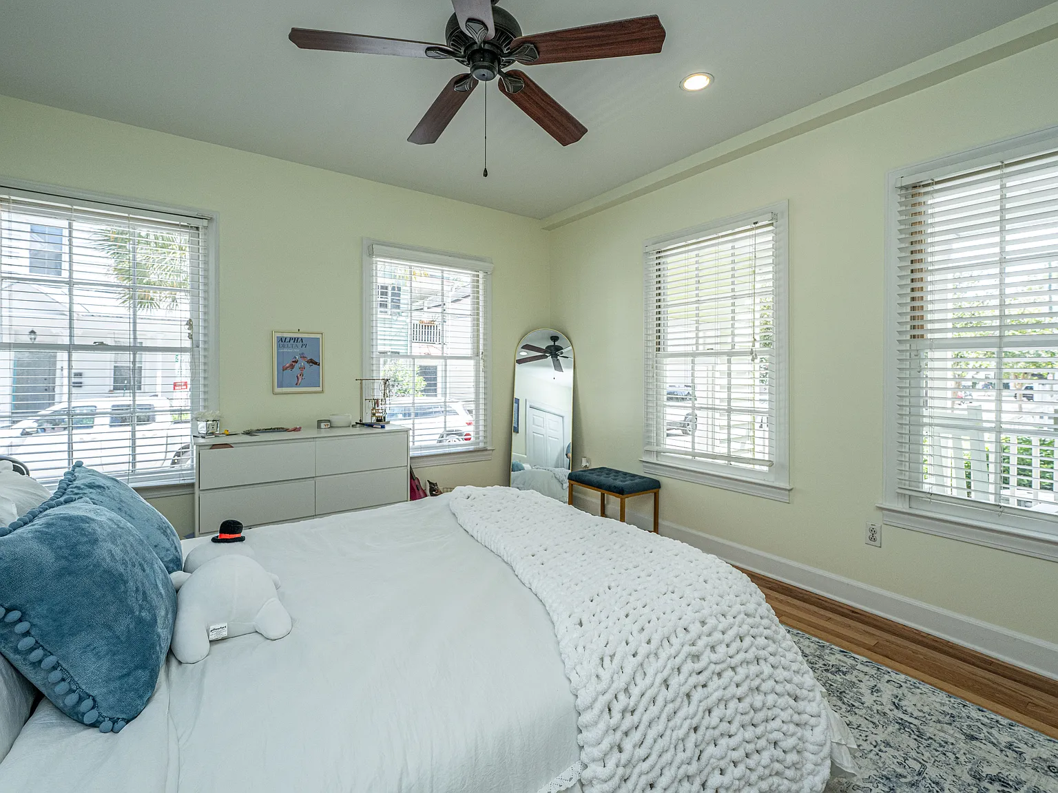 5 bed, 4.5 bath, 2800 sqft, $9,250 — Photo 3