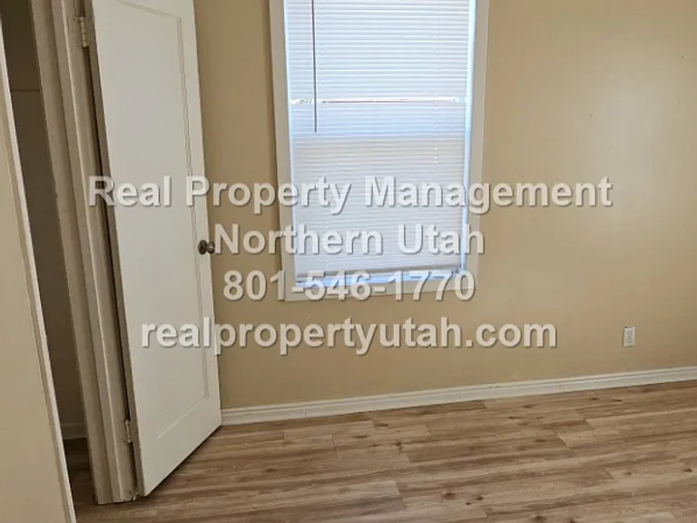 963 Rushton St — Photo 12
