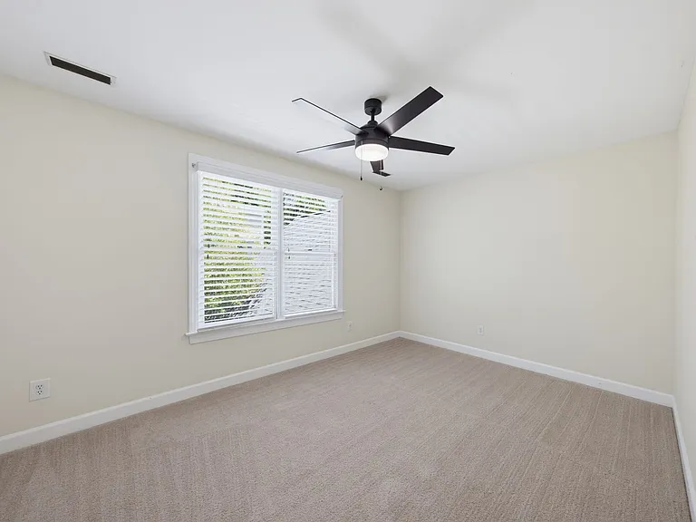 102 Parkside Cir — Photo 29