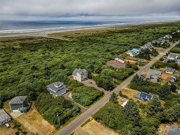 3rd image of 163 Sand Dune Avenue SW