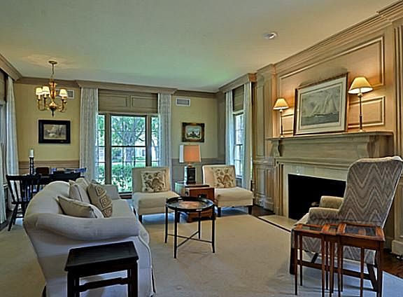 4th image of 4311 Versailles Ave