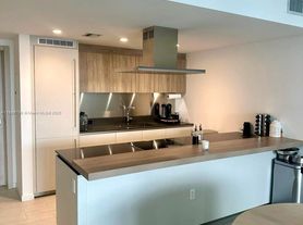 1000 Brickell Plz