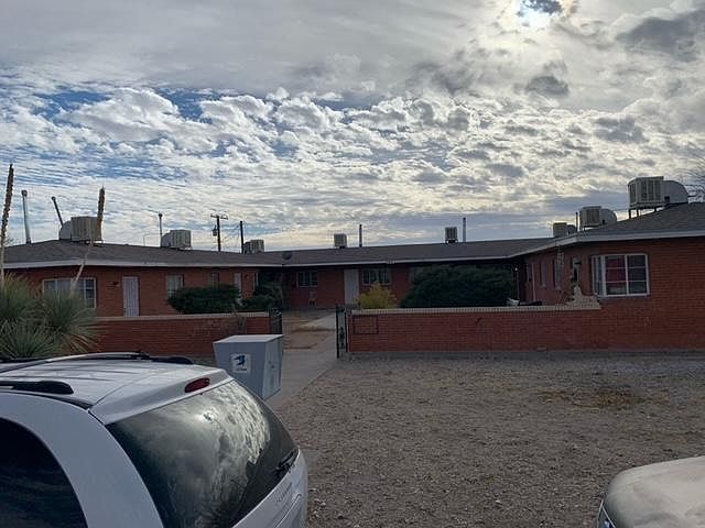 2nd image of 1421 Saint Johns Dr